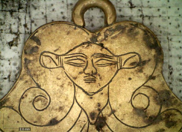 gold pendant showing Hathor from Pylos