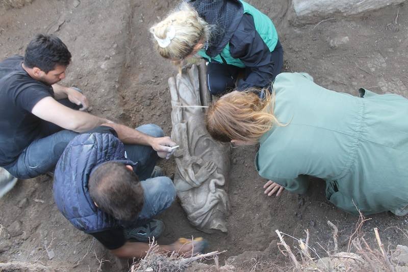 new discovery of statue in archelogy dig